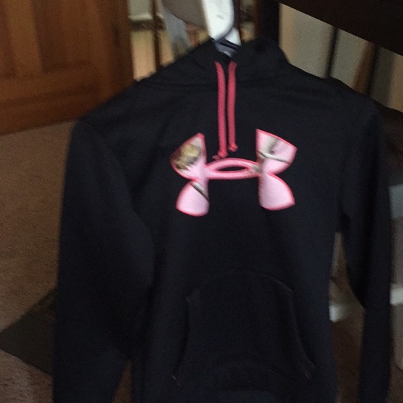 black and underarmour sweatshirt (used) - Picture 4 of 5